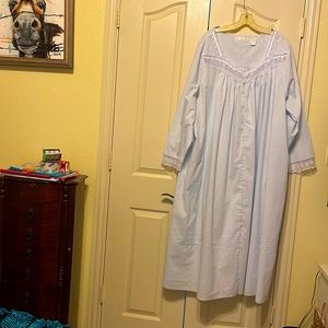 Eileen West 100%cotton lightweight nightgown in size 3X like new condition